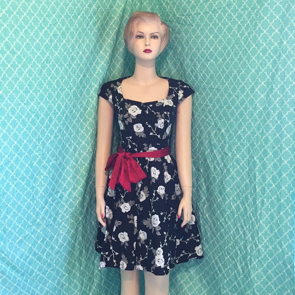 Black and white rose dress sweat heart neckline